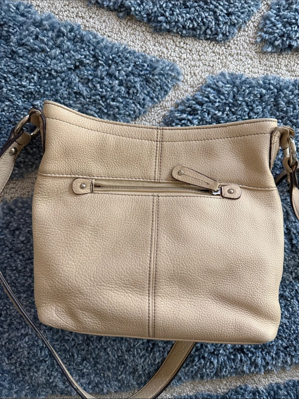 Like New.. Tignanello Women’s Neutral Tan Leather Crossbody Bag